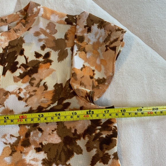 NWT Calvin Klein Floral blouse with flutter Sleeves - Picture 6 of 10